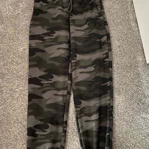 Wild Fable camo joggers. Brand new with tags